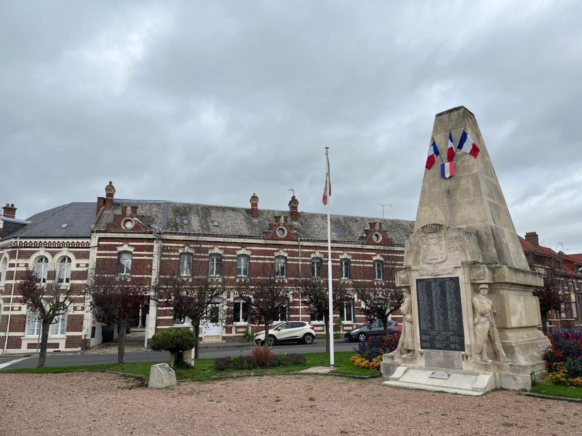 Готель Le Conde Montdidier  Екстер'єр фото